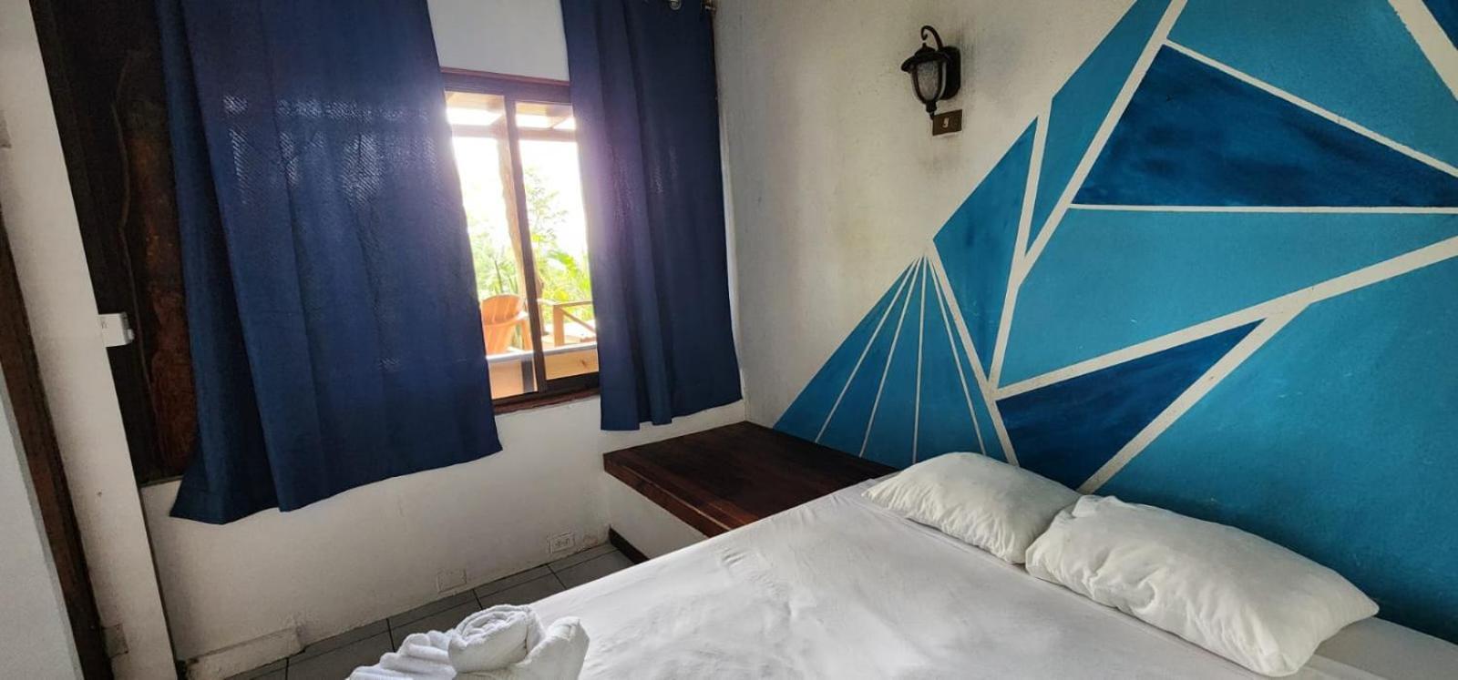 Hostel Plinio Manuel Antonio Bagian luar foto