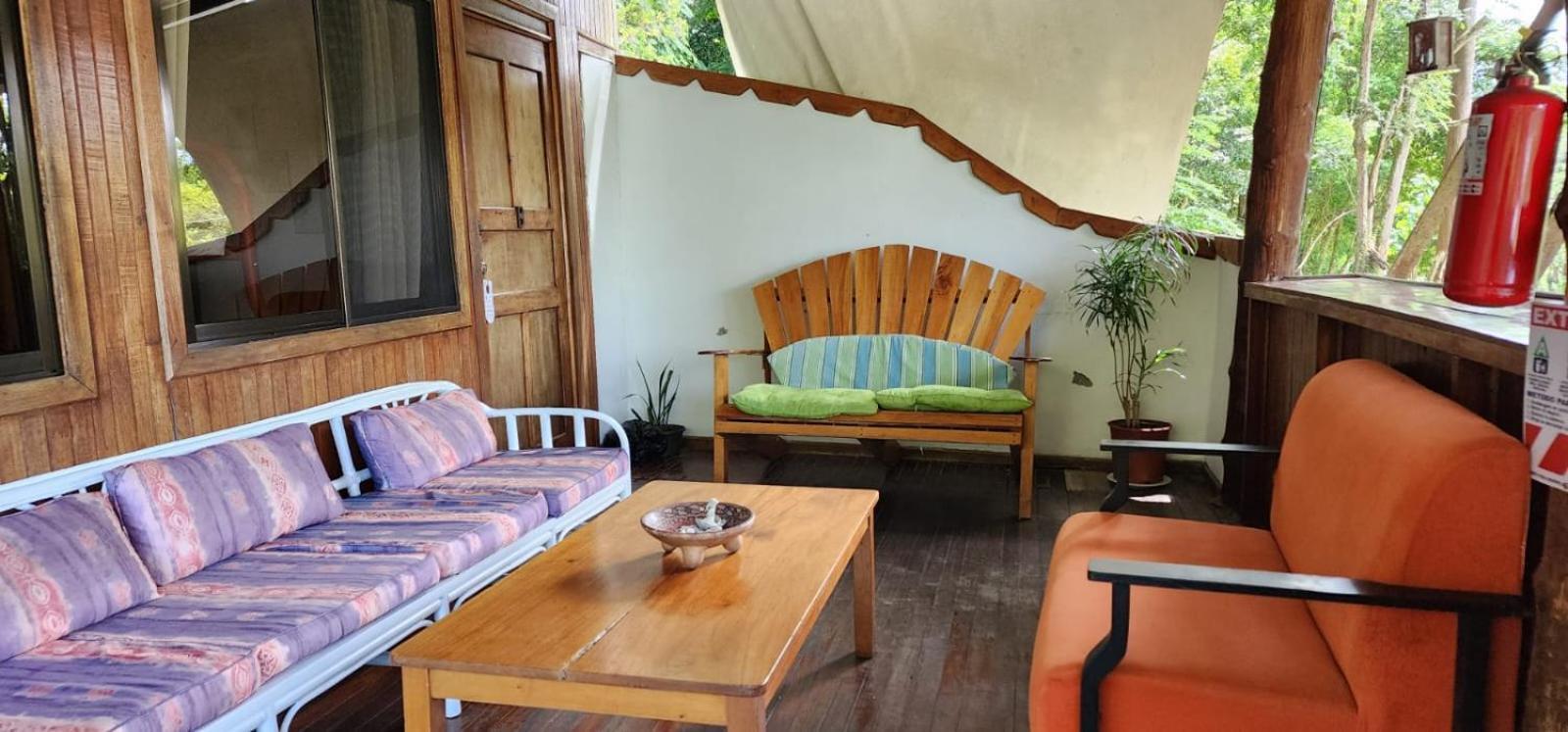 Hostel Plinio Manuel Antonio Bagian luar foto
